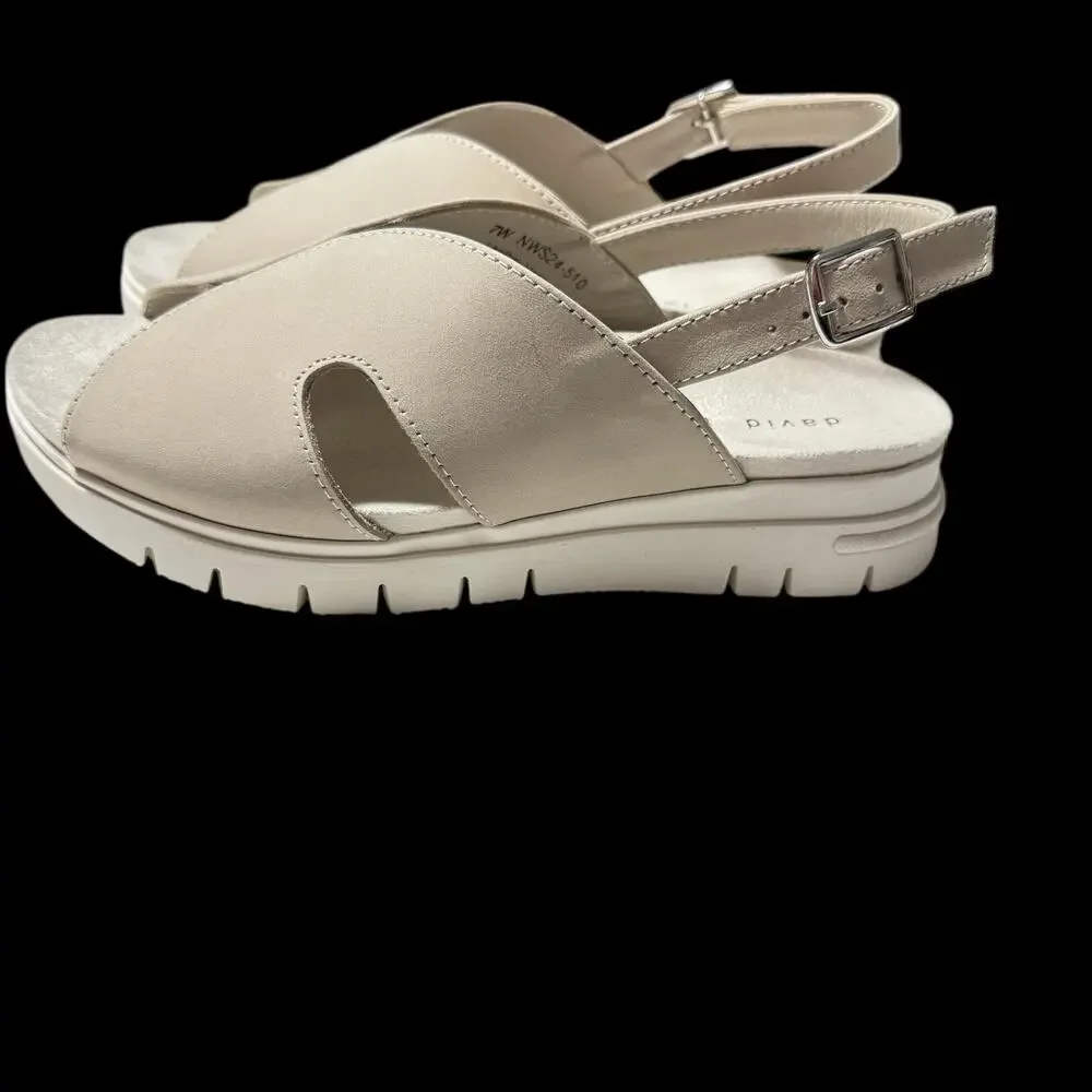 David Tate Madona Women Beige sandals adjustable slingback SZ/ 7 Wide